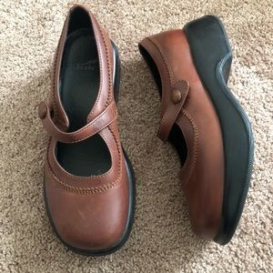 Dansko Mary Jane Brown size 38